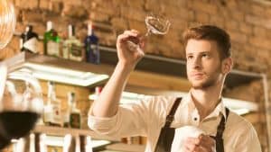 Gaststätte eröffnen oder übernehmen in Deutschland Was Gastronomen vor Mietvertrag, Kauf und Konzession prüfen sollten