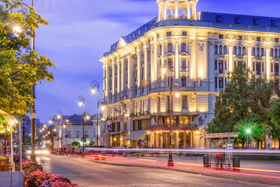 Gewerbliche Zwangsversteigerung von Hotels und Restaurants: Chancen, Risiken und professionelle Verwertung